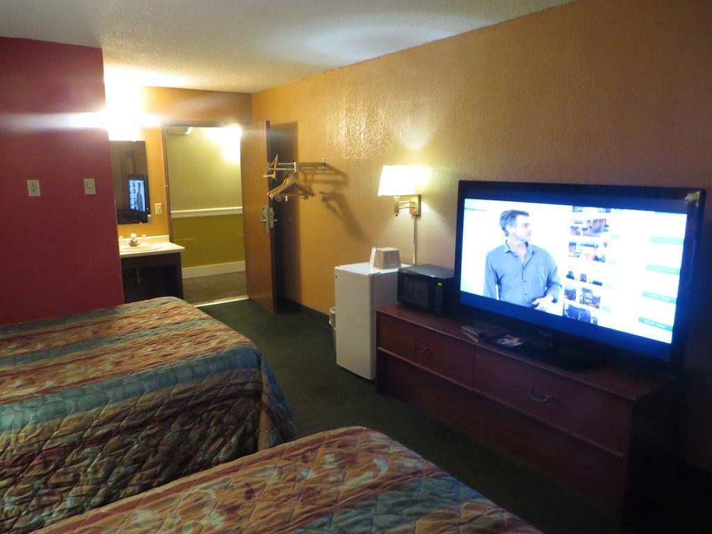 Riverside Suites North Mankato Room photo
