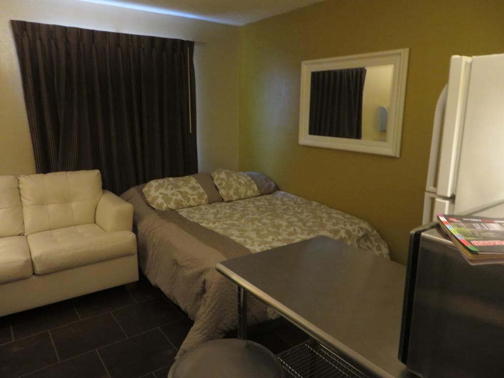 Riverside Suites North Mankato Room photo